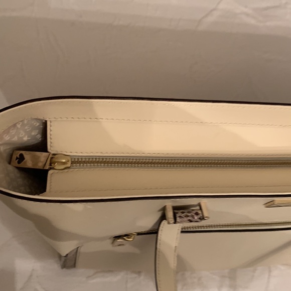 Kate Spade. Cream tote bag. Nwt - Picture 5 of 9